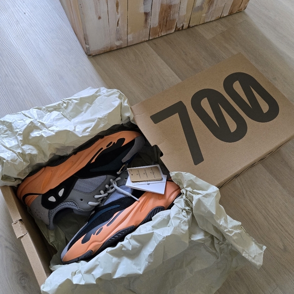 Brand new Yeezy 700 washed orange us size 9.5 - Picture 7 of 13
